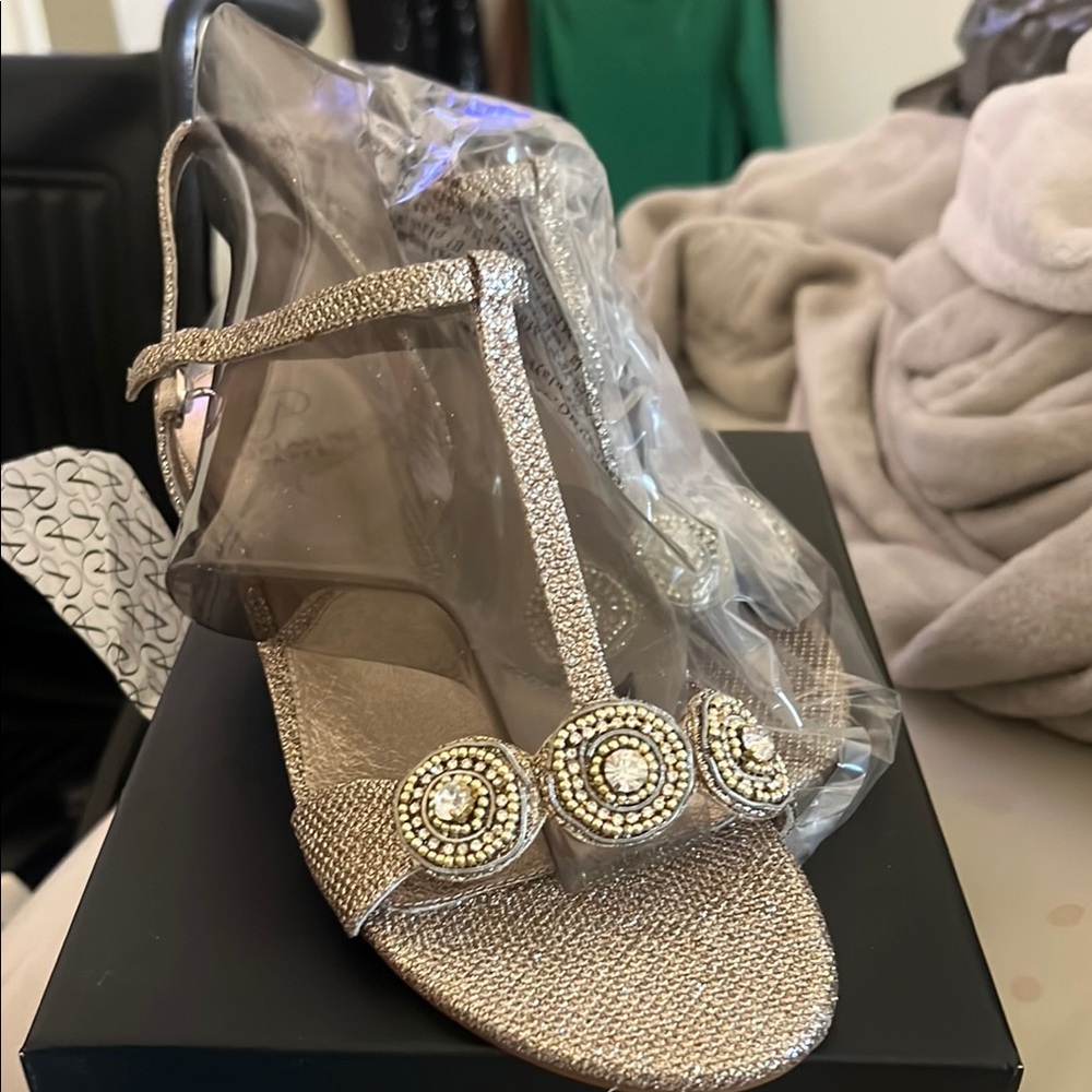 Elegant Gold Women's Sandals